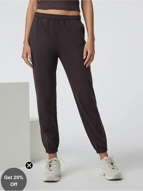 Women’s Vuori Boyfriend Joggers in Sangria Heather Size XS